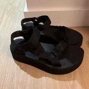Teva flatform sandals size 6